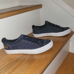 Stylish Navy Canvas Sneakers for Women